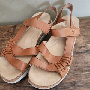 Easy Spirit Tan Velcro Sandals Size 8.5W